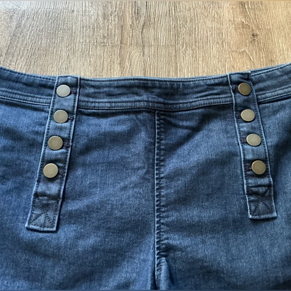 Loft Button Front Pull-on Denim Shorts Size 28/6 - Picture 3 of 8